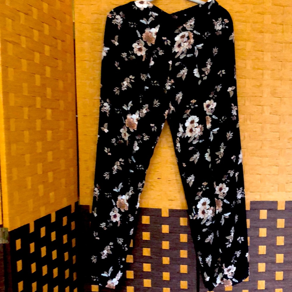 Rue 21 Black Pants with Floral Print